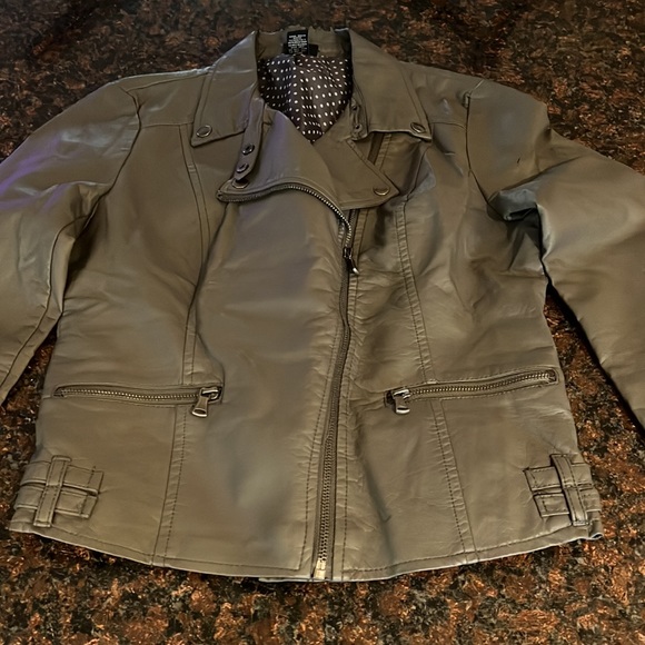 Cute leather jacket - Picture 2 of 5